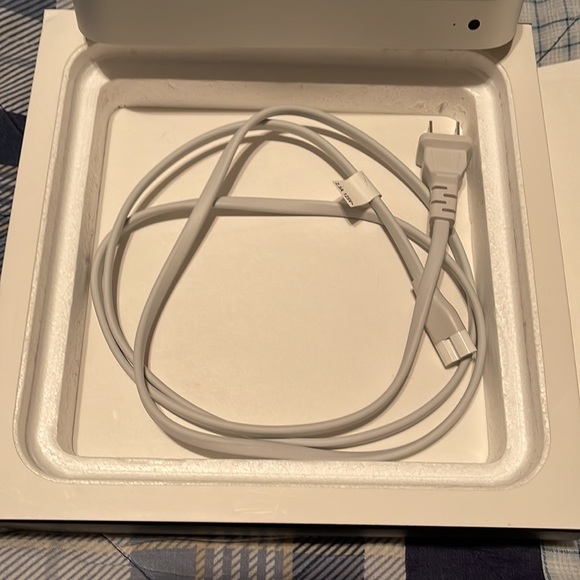 Apple TV 1st Generation 2008 (RARE VINTAGE) - Picture 9 of 14